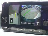 【アラウンドビューモニター】空から見下ろした映像がナビ画面にて確認可能です。駐車もラクラクですよ♪