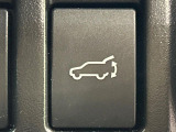 【パワーバックドア】スマートキーや運転席のボタンを押すだけでリアゲートが自動で開閉します!荷物を持っている時や、高い位置にあるバックドアを閉める際に便利な機能です♪