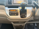 オートエアコン装着車で車内はいつも快適です。