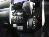 シフトパターンです。電気式のパーキングブレーキを採用してます。また車種・グレードによっては走行モードも変える事も!
