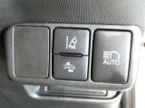 【衝突回避被害軽減装置・車線逸脱警報装置・先進ライト】のセットスイッチです。安全装備搭載でドライバーの安全をサポートします。