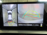 パノラミックビューモニター付きです。車両を上から見たような映像をディスプレイオーディオ画面に表示。運転席からの目視だけでは見にくい、車両周辺の状況をリアルタイムでしっかり確認できます。