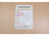 【車両検査証明書】店頭にてクルマの状態が一目で分かる検査証明書を公開中。トヨタ認定検査員が厳しく査定し、状態を点数と図解で表示しています。修復歴はもちろん、傷やヘコミの箇所や程度がご確認いただけます。