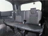 便利な5:5分割可倒式シートです。収納と乗車人数のバランスに優れています♪荷物の大きさに応じたラゲージスペースをフレキシブルに作り出せるので、シーンに応じた使い方ができます♪