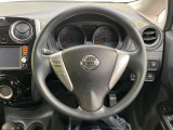 インテリアに合わせたデザインのステアリングは、運転される方のことも考え、運転しやすい形状、大きさです。是非一度、実際に触ってお確かめください。