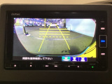 バックモニター付きで、車庫入れやバック時の後方確認をサポート。