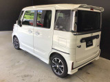 左後方からのビューです、ガソリンの給油口は左側にあります!