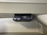 ETCもついています。高速道路の料金所の通過も楽々です。 カードの取り出しもしやすい場所についています。