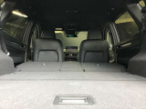 後部のシートを倒すとこんなに広々空間が!大きなお荷物を乗せる時でも心配ありません!