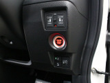 【両側電動スライド】スライドドアは両側電動スライドドアになっております。運転席からの開閉も出来、リモコンキーでも離れたところから開閉出来ますので大変便利な装備です。
