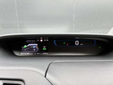 メーター内のカラーディスプレイには運転をサポートするさまざまな情報を表示します☆