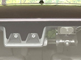 【スマートアシスト】走行中に前方の車両等を認識し、衝突しそうな時は警報とブレーキで衝突回避と被害軽減をアシスト。より安全にドライブをお楽しみいただけます。
