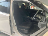 運転席、助手席です。座面も広くゆったりと座れてアームレストも付いているので重宝します。
