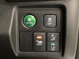 Hondaセンシング用の、VSA(ABS+TCS+横滑り抑制)解除と路外逸脱抑制機能のオンオフスイッチなどはハンドルの右側に装備しています。燃費に役立つECONボタンもここです。