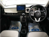 運転にかかわる様々な操作を安全に行えるように視点移動が少なく、操作性に配慮されたスイッチ類が凝縮されたコクピットです。