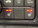【シートヒーター】寒い日に重宝するシートヒーター!エアコンより早く温まってくれるので寒がりの人も安心ですね♪エアコンの温風は乾燥するから苦手、という方にもをおすすめです。