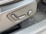 【運転席パワーシート】リクライニングからシートリフターまで、スイッチ一つで簡単にシートの微調整が可能!自分に最適なシートポジションにセットして、快適なドライブをお楽しみください。