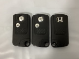 スマートキーを装備しています。鍵を差し込むことなくドアロックの開け閉めができます。スペアキーも同じものを用意しております。