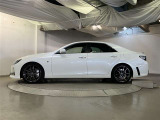 カッコいいデザインのアルミホイールですね!