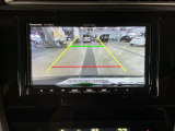 【バックカメラ】運転が苦手な方も車庫入れラクラクです!ギアをリバースに入れれば自動的に切り換わりますので、面倒な操作は不要です♪狭い駐車場もお車を傷つけず安心ですね!