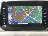 MJ323D-L9インチ純正SDナビ・フラットで一体感のある9インチ大型モニターです。CD・DVD・TV・Bluetoothなど充実した装備!
