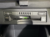 【ETC2.0(DSRC/ITSスポット)】ETCカードを挿入すれば料金所はノンストップで通過できます。ETC限定の割引や、高速道路の情報提供サービスを利用できます。