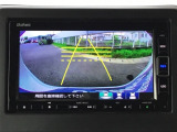 バックモニター付きで、車庫入れやバック時の後方確認をしっかりサポート。モニターに映し出される映像で死角も確認しやすく、狭い場所での駐車や後退時の操作をより安心して行えます。