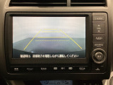 バックでの車庫入れも安心です! リアカメラが付いているバックモニター付のナビを装備しております。操作線もついており距離感も画面から確認できます。