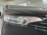 LEDヘッドライトは、点灯の瞬間から最大光量を発揮し、突然暗くなるトンネルなどでの安定感を高めます。