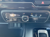 オートエアコン付きでいつでも車内快適☆