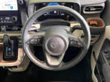 インテリアに合わせたデザインのステアリングは、運転される方のことも考え、運転しやすい形状、大きさです。是非一度、実際に触ってお確かめください。