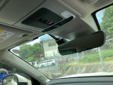 日差しをカットしながら、身だしなみもチェックできます。鏡付きサンバイザーで一石二鳥。