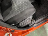 痛みの出やすい運転席シートの角、フロアマット、座面、ともに良好です