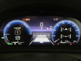 とっても見やすいメーターです。夜間時はラグジュアリーな気分にさせてくれる照明が魅力ですので、夜のドライブも楽しみになりますよ♪
