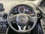 【純正革巻きステアリング】上質な革を使用することで、手にしっかり馴染みとても運転しやすいハンドルです♪