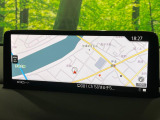 【10.25インチマツダコネクト】車内の雰囲気にマッチした大型ディスプレイ。スマホ接続でのナビ使用やBluetooth再生等、様々な機能が楽しめます。直感的なダイヤル操作が可能で、使い勝手も良好です。