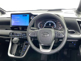 運転席まわりです。 各操作スイッチは使いやすい位置に配置されてます。