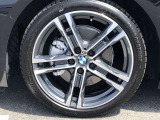 BMW純正18インチホイール。洗練されたデザインで、足元の個性を引き立てます。