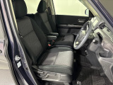■運転席にはシート高を調整できるハイトアジャスターが装備され、幅広いシートポジションの設定が可能になっております