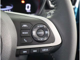 運転中、オーディオの操作をしてて、ハッとしたことはありませんか?ステアリングスイッチは、運転中でもハンドルでオーディオの操作が可能です。