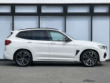 BMWを熟知したメカニックによる、360度の納車前点検。ドイツ本国と同様の教育・訓練を受けたメカニックが徹底的に点検、整備した後にお客様にお引渡しします。