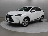 レクサスのコンパクトクロスオーバーSUV「NX」。本革シートや専用オーナメントパネルを装備する「NX300h バージョンL」です。