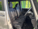 運転席シート廻りは使用感も少なく、良好な状態となっています。丁寧に使われていたことがよくわかりますね。