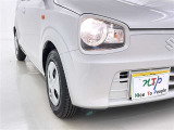 明るいライトが夜道を明るく照らしてくれます。 運転する上で、道路状況をいかに早く認識できるか重要なポイントです。 白色光が暗い道も明るく照らしてくれますよ。