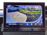 バックモニター付きで、車庫入れやバック時の後方確認をしっかりサポート。モニターに映し出される映像で死角も確認しやすく、狭い場所での駐車や後退時の操作をより安心して行えます。