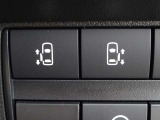 【両側電動スライドドアスイッチ】スマートキーや運転席のスイッチでスライドドアの開閉が可能♪電動なので力を入れてドアを開ける必要が無く小さいお子様でも、重い荷物を持っている時でもラクに開け閉めできます