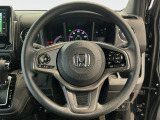 運転にかかわる様々な操作を安全に行えるように視点移動が少なく操作性に配慮されたスイッチ類が凝縮されたコクピットです。
