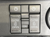 【両側パワースライドドア】スマートキーや運転席のスイッチで後席両側スライドドアの開閉が可能♪電動だから力を入れてドアを開ける必要が無く、小さなお子様でも簡単に開け閉めでき快適です♪