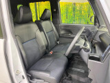 運転席シート廻りは使用感も少なく、良好な状態となっています。前オーナー様が丁寧に使っていたことがよくわかりますね。