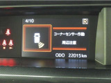 クリアランスソナー付きです。障害物に近づくと、表示や音声で警告してくれるので便利な機能です。